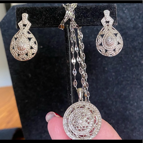 KARIS COLLECTION OF BEAUTY - Picture 10 of 10